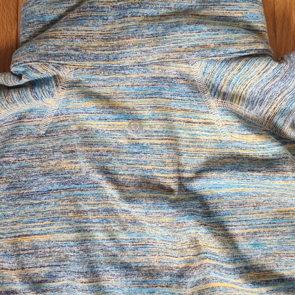 Lululemon Men's Quarter Zip shirt - Picture 4 of 4